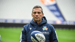 Italia are un selecționer sud-african la naționala de rugby. A antrenat Benetton Treviso timp de șase sezoane