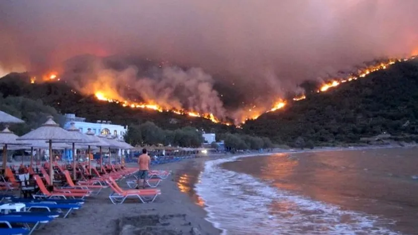 Grecia, din nou în flăcări! 1000 de persoane au fost evacuate din hoteluri şi de pe plaje