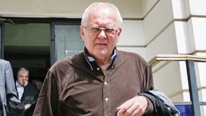 A murit Victor Babiuc, fostul ministru al Apărării și omul care a făcut schimbul de terenuri controversat cu Gigi Becali! Ce spunea despre afacerea care l-ar fi îmbogățit pe patronul FCSB și despre perioada petrecută în închisoare împreună cu miliardarul din Pipera