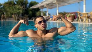 Credința, foamea și munca, secretele celui mai controversat cântăreț român de la Untold. Gabriel Gavriș, alias Gheboasă, a jucat fotbal în tricoul roș-albastru: „Mi se spunea Bănel Nicoliță!”