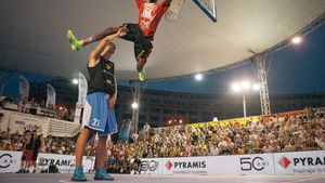 Sfidează gravitația. Cel mai bun dunker din lume revine la Sport Arena Streetball
