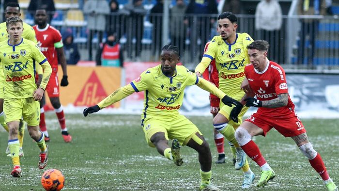 Câștigătorul premiului „Ferenc Puskas” a plecat din SuperLigă după cearta cu antrenorul său!