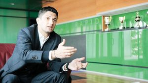 Bombă cu dublă explozie!** Lucescu jr recunoaște oferta din Qatar: "M-au contactat!" Arabii l-au convins pe Răzvan cu CINCI milioane de euro!