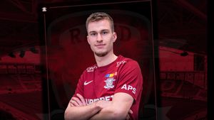 Încă o lovitură de play-off pentru Rapid! Giuleștenii au semnat cu un jucător cu zeci de prezențe în naționala Estoniei | FOTO