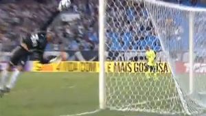 Parada săptămânii! VIDEO - A 'căpăcit' mingea mai ceva ca Hakeem "The Dream" Olajuwon