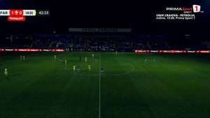 Meciul Farul Constanța - Poli Iaşi a fost întrerupt în minutul 35, după ce nocturna a picat! Cum a reacționat Gică Hagi