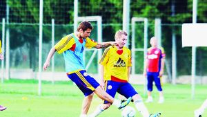 Strătilă, fără inhibiții:** "Frate, eu n-am probleme din astea de adaptare! Eu joc fotbal oriunde!"