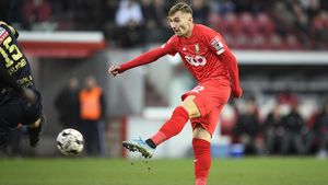 Denis Drăguș, tot mai aproape de Genoa! „Grifonii” și Standard Liege se află în negocieri avansate pentru transferul internaționalul român