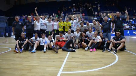 Liga Campionilor | Ne pregătim de o finală Baia Mare - Esbjerg! Formația daneză vine în România cu 13 jucătoare, dar cu o linie de 9 metri strălucitoare, care marchează peste 70% din goluri. Cuvânt de ordine la HCM: CALIFICARE! 