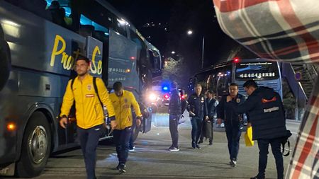 Sosirea naționalei în Andorra, imagini inedite! Tricolorii au făcut 6 ore cu avionul și autocarul | VIDEO & FOTO EXCLUSIV