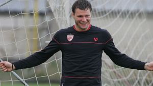 Marius Niculae dă în judecată clubul Inverness