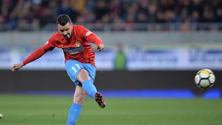 Atingerea magică a unui fotbalist special! Budescu înscrie un gol superb în FCSB - CSM Poli 1-0 și își duce echipa pe primul loc. Cronica meciului