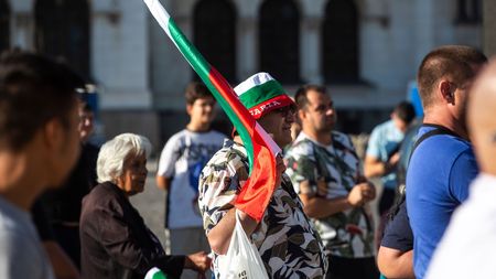 Care e diferența dintre România și Bulgaria, două țări din Uniunea Europeană? Ce a descoperit un român cu un venit de 10.000 de euro pe lună în țara vecină: „Șosele oribile, sub orice critică”. Cum l-a șocat capitala Sofia. „Pietre și nisip, dar nimeni nu lucrează”