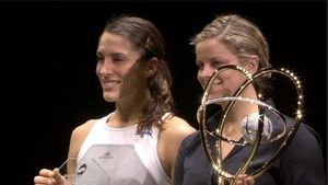 Faza zilei în sport! A câștigat turneul, dar a pierdut finala în fața directorului competiției, care i-a înmânat și trofeul. Petkovic, învinsă de Clijsters