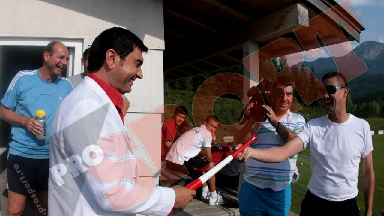 FOTO Cum l-a 'câștigat' Balaj pe Borcea: i-a dat o vuvuzelă roș-albă :)