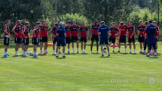A promovat cu Metaloglobus, însă în prima ligă va juca pentru SC Oțelul