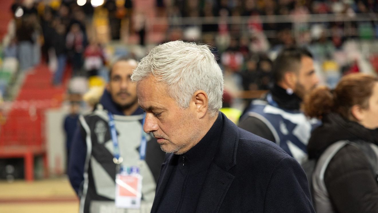 Mourinho, haos total la Benfica. Fanii au răbufnit: „Faceți un bordel!”