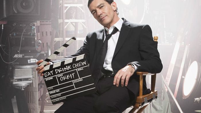 Antonio Banderas "joacă" pentru Orbit, în campania publicitară din 2013