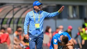 Florin Maxim a semnat un nou contract cu Corvinul. Anunțul nu l-a făcut nici clubul, nici antrenorul! ”Sperăm ca, peste câteva zile, să ne bucurăm după finala Cupei României”