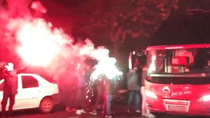 Fanii lui Dinamo, mesaj superb pentru Cosmin Contra și compania! Suporterii, alături de echipă în cel mai dramatic moment din istorie! Ce au pregătit înaintea meciului cu Viitorul | VIDEO