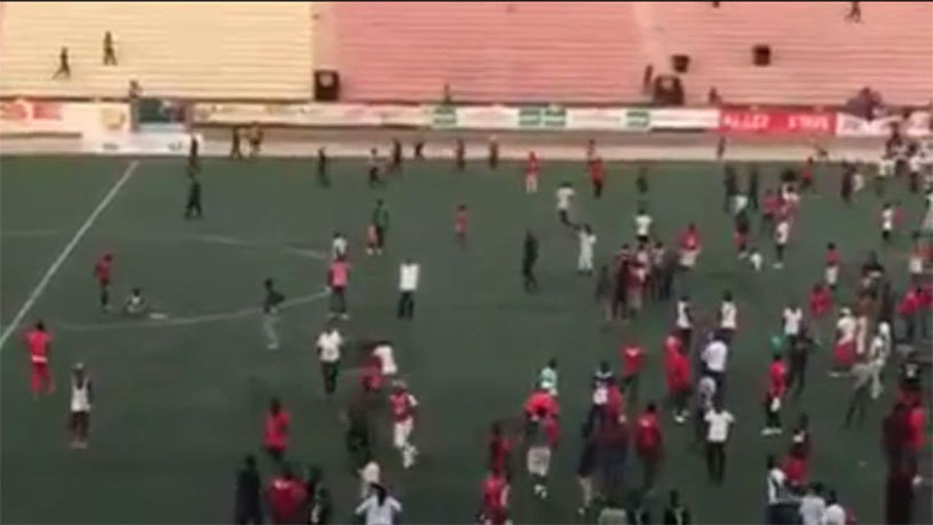 TRAGEDIE în Senegal! Opt persoane au murit, iar alte 49 au fost grav rănite în urma unor incidente violente între suporteri la finala Cupei Ligii | VIDEO