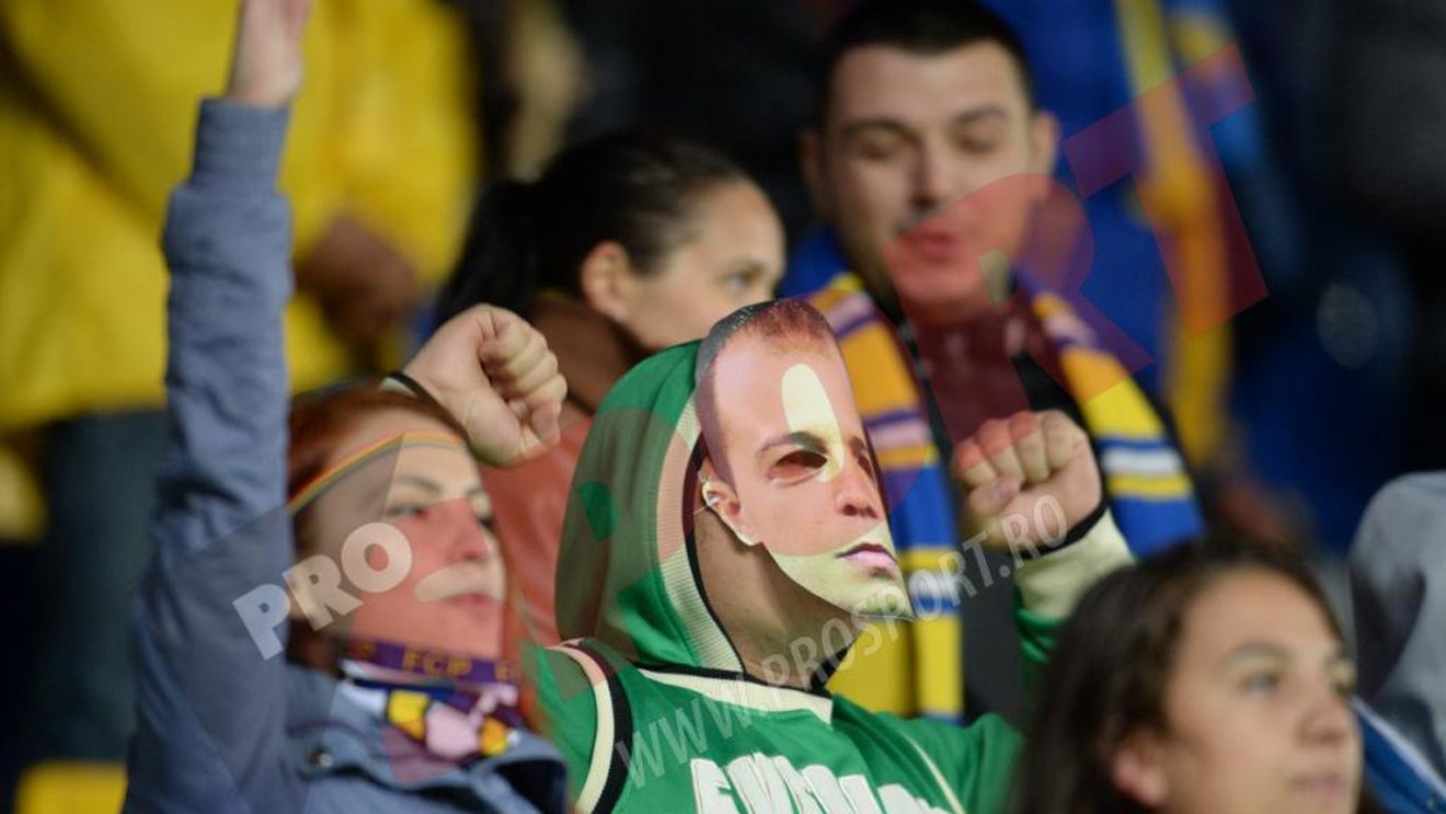 "Lupii" n-au uitat meciul cu Dinamo! FOTO: Protest inedit al fanilor Petrolului 