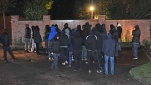 FOTO** Rooney, asediat de fani în propria casă!** 'Du-te la City și vei muri'