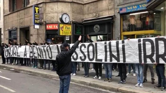 "Cinste lui Mussolini". Bannere și saluturi fasciste ale fanilor lui Lazio înaintea meciului cu Milan. VIDEO | Ștefan Radu s-a calificat în finala Cupei Italiei