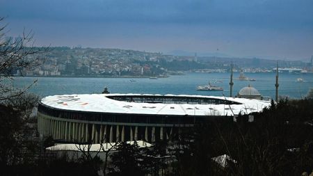 Cum îi așteaptă uriașul Istanbul și stadionul Beșiktaș pe tricolori. Numele Hagi înmoaie cei 142 de decibeli înainte de Turcia - România!
