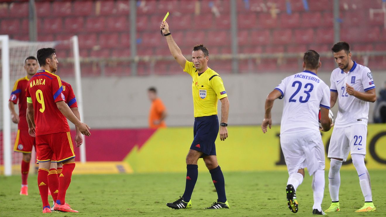 Câștigăm în 10 contra favoritei grupei. Ușor cu grecii, mai greu cu englezul. Grecia - România 0-1