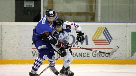 Dramatism în finala de la hochei. Corona, a doua victorie consecutivă cu "gol de aur". Brașovenii sunt la un pas de titlu