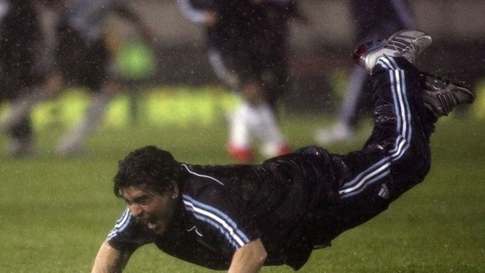 Jos textila? Maradona: "Dacă iau Mondialul, alerg în fundul gol prin Buenos Aires"