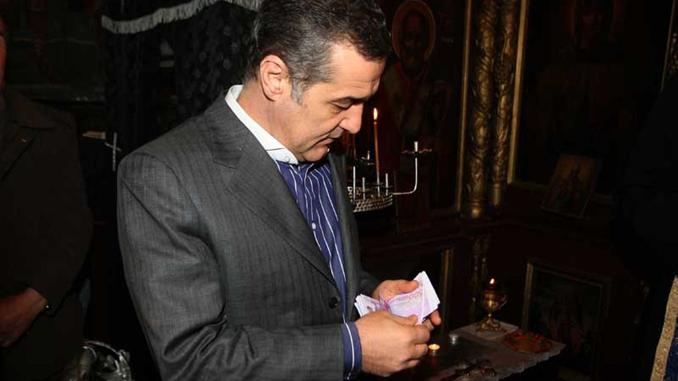 VIDEO / Becali își face de cap: "De acum voi premia adversarii rivalelor chiar la sediul DNA!"