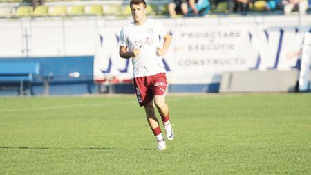 A plătit ca să joace?** Asta le întrece pe toate: Rapid i-a cerut unui jucător 10 mii de euro ca să îl lase liber, deși este datoare la fotbalist