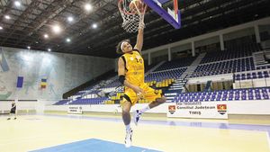 Indianul zburător! El e cel mai neobișnuit jucător din sportul românesc.** Îl cheamă Kickingstallionsims și are un background "de film": "Bunicul a omorât un crocodil!"