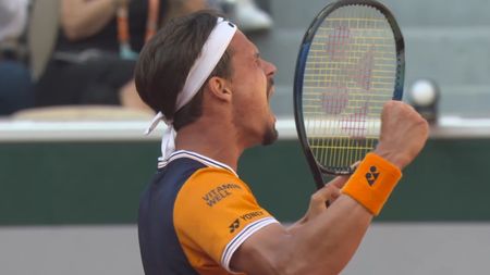 Încă o „bombă" la Roland Garros! Elevul lui Darren Cahill, eliminat în turul secund de numărul 79 ATP după un thriller de cinci ore și jumătate