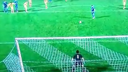 Moment controversat la Kiev! Echipa lui Adrian Mutu a pierdut meciul cu Ucraina după un penalty ușor acordat. „Cade spectaculos și cred îl păcălește pe arbitrul partidei”