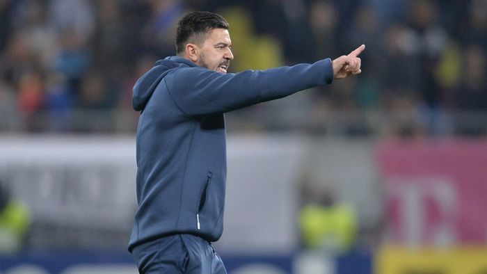 Cosmin Contra defilează în Qatar. Al Arabi e de neoprit cu românul pe bancă