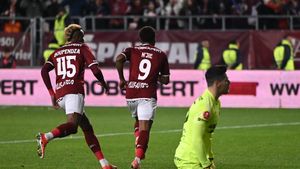 S-a rupt vestiarul Rapidului. E scandal din cauza celor mai bine plătiți fotbaliști, Boupendza și N'Jie: „Șumudică trebuie s-o țină sub preș”