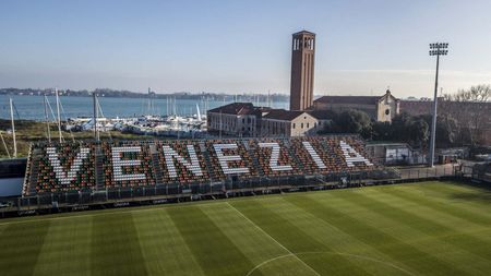 Venezia are încă un obiectiv turistic! Orașul se poate lăuda cu echipă în Serie A, după o pauză de 19 ani. Miracol cu Cittadella și gol decisiv în nouă oameni | SPECIAL