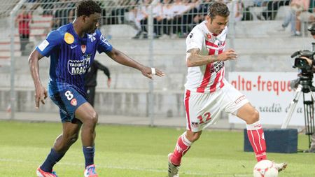 Francezii au râs de Mutu după golul de la 25 de m: "Acum mai are nevoie doar de 14"** Câte șuturi a tras înainte să reușească primul gol "acasă"