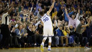 Record fantastic stabilit în NBA! Stephen Curry a înscris 13 coșuri de 3 puncte într-un meci