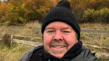 Ce s-a ales de coșmarul Generației de Aur de la World Cup 1994! Suedezul care ne-a făcut viața un calvar în sferturile turneului din SUA a ajuns să vândă aspiratoare și e de nerecunoscut fizic, după ce a pierdut lupta cu kilogramele | FOTO