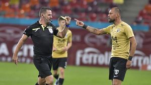 ANALIZĂ | Verdictul expertului Marius Avram la faza de karate de la Botoșani + Cum a greșit Andrei Antonie gestionarea finalului de meci Rapid - FC Voluntari