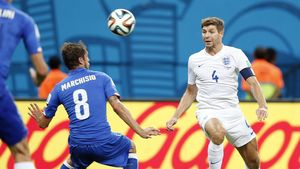 Chiar sub ochii lui Gerrard&Co: o domnișoară s-a dezbrăcat complet pe balconul hotelului în care e cazată naționala Angliei 