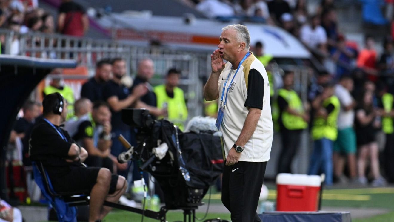 Dan Petrescu s-a luat de jucătorii săi: „Nu am arătat bine fizic. Trebuie să muncească mai mult”