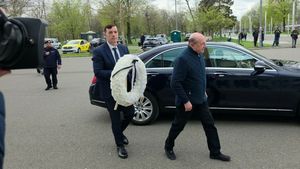 Cum și-a făcut apariția Traian Băsescu la priveghiul lui Mircea Lucescu