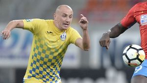 My precious! Mihăescu nu-și poate lua ochii de la golul de trei puncte cu Voluntari: "În fiecare zi mă uit la el. Și înainte de conferință m-am uitat". Ce spune despre meciul cu Dinamo