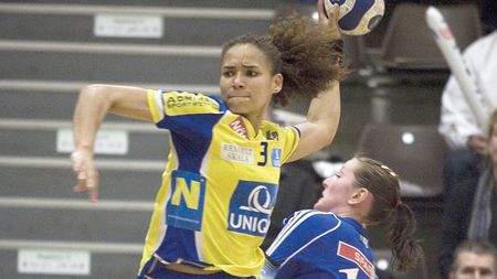 O glumă de top!** A fost decernat "Balonul de Aur" la handbal feminin