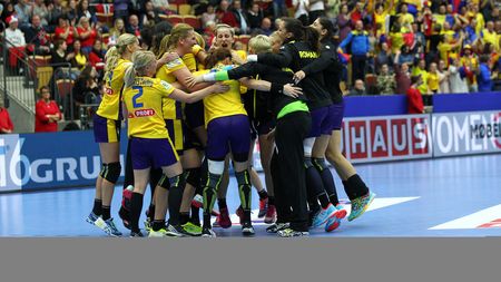 Imagini din vestiarul României după victoria memorabilă în fața Ungariei, 29-21 | EURO 2016